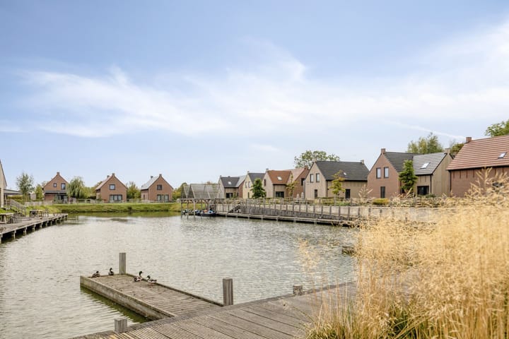 Vrijstaande woning te koop: Veerweg 50-008, Wolphaartsdijk