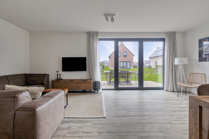 Vrijstaande woning te koop: Veerweg 50-008, Wolphaartsdijk