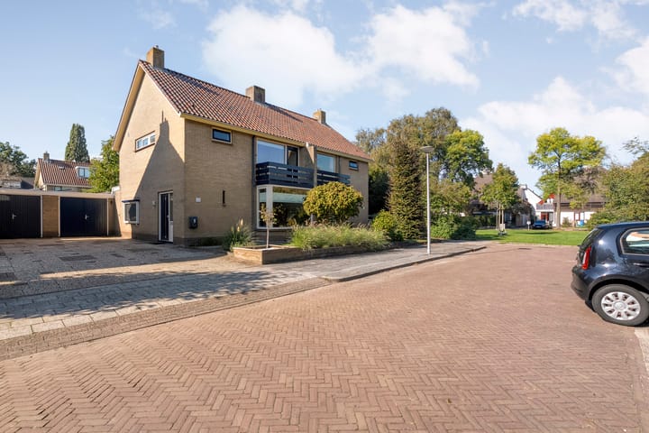 Twee-onder-één-kap te koop: Zoom 12, Zwolle