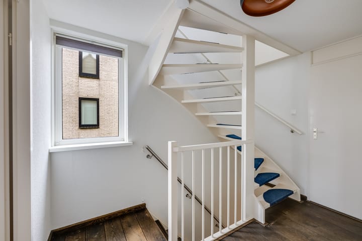 Tussenwoning te koop: Binnenweg 19, Breda