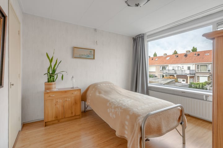 Tussenwoning te koop: Vijverlaan 30, Waddinxveen