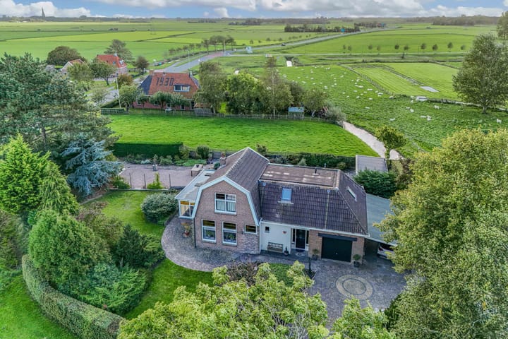 Vrijstaande woning te koop: Tzummerweg 18, Franeker