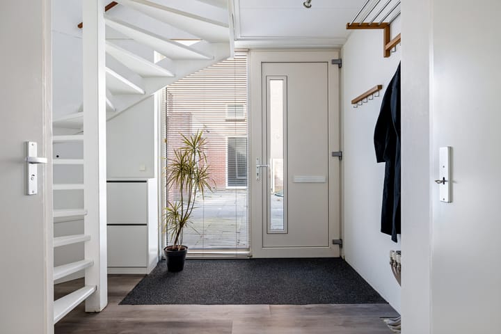 Twee-onder-één-kap te koop: Oosterom 34, Sneek