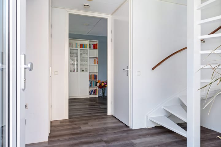 Twee-onder-één-kap te koop: Oosterom 34, Sneek