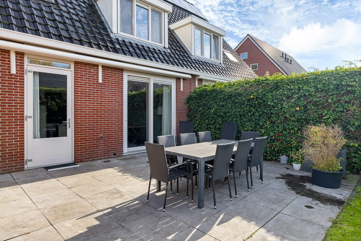 Twee-onder-één-kap te koop: Oosterom 34, Sneek