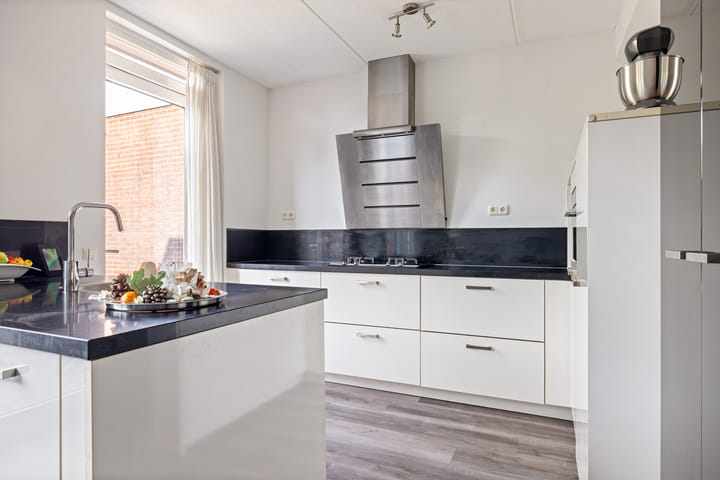 Twee-onder-één-kap te koop: Oosterom 34, Sneek