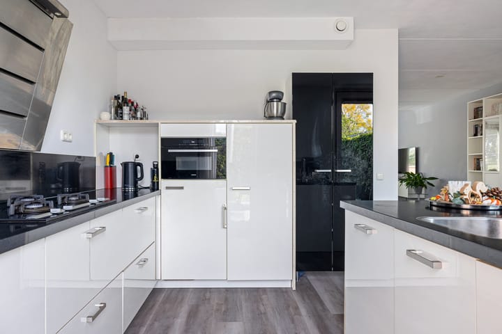 Twee-onder-één-kap te koop: Oosterom 34, Sneek