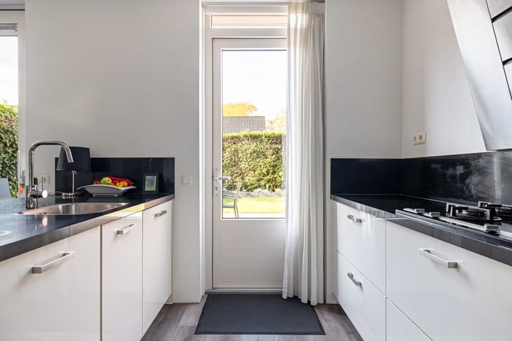 Twee-onder-één-kap te koop: Oosterom 34, Sneek