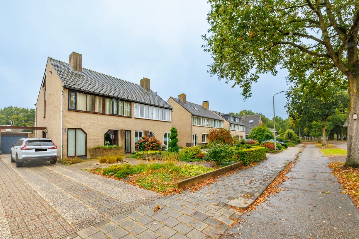 Photo 42 of Almelosestraat 50-E