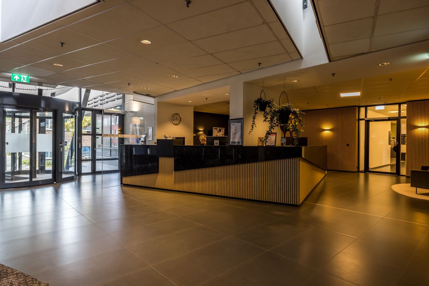View photo 3 of Oudlaan 4