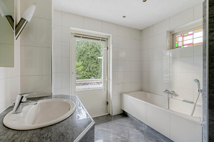 Vrijstaande woning te koop: Van Aelstlaan 24, Apeldoorn