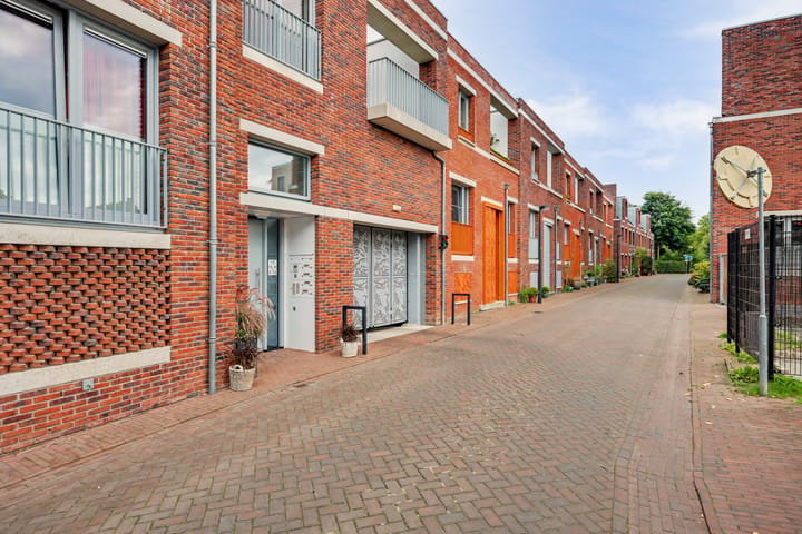 Photo 3 of Halvemaanstraat 17
