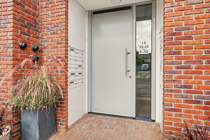 Photo 4 of Halvemaanstraat 17
