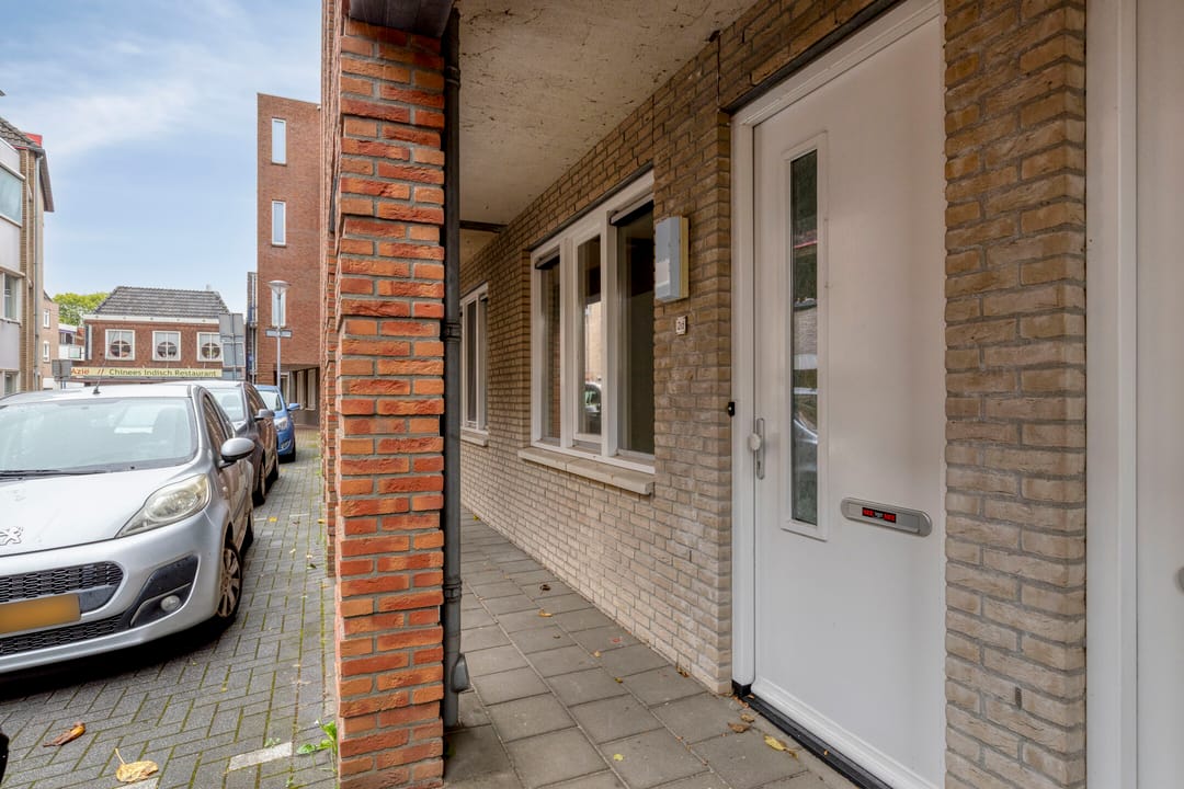 Photo 2 of Carmelietenstraat-oost 2-D