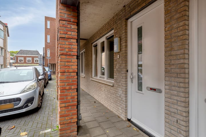 Photo 2 of Carmelietenstraat-oost 2-D