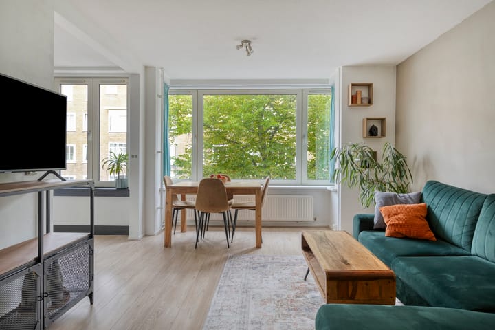 Photo 2 of Esmoreitstraat 27-2