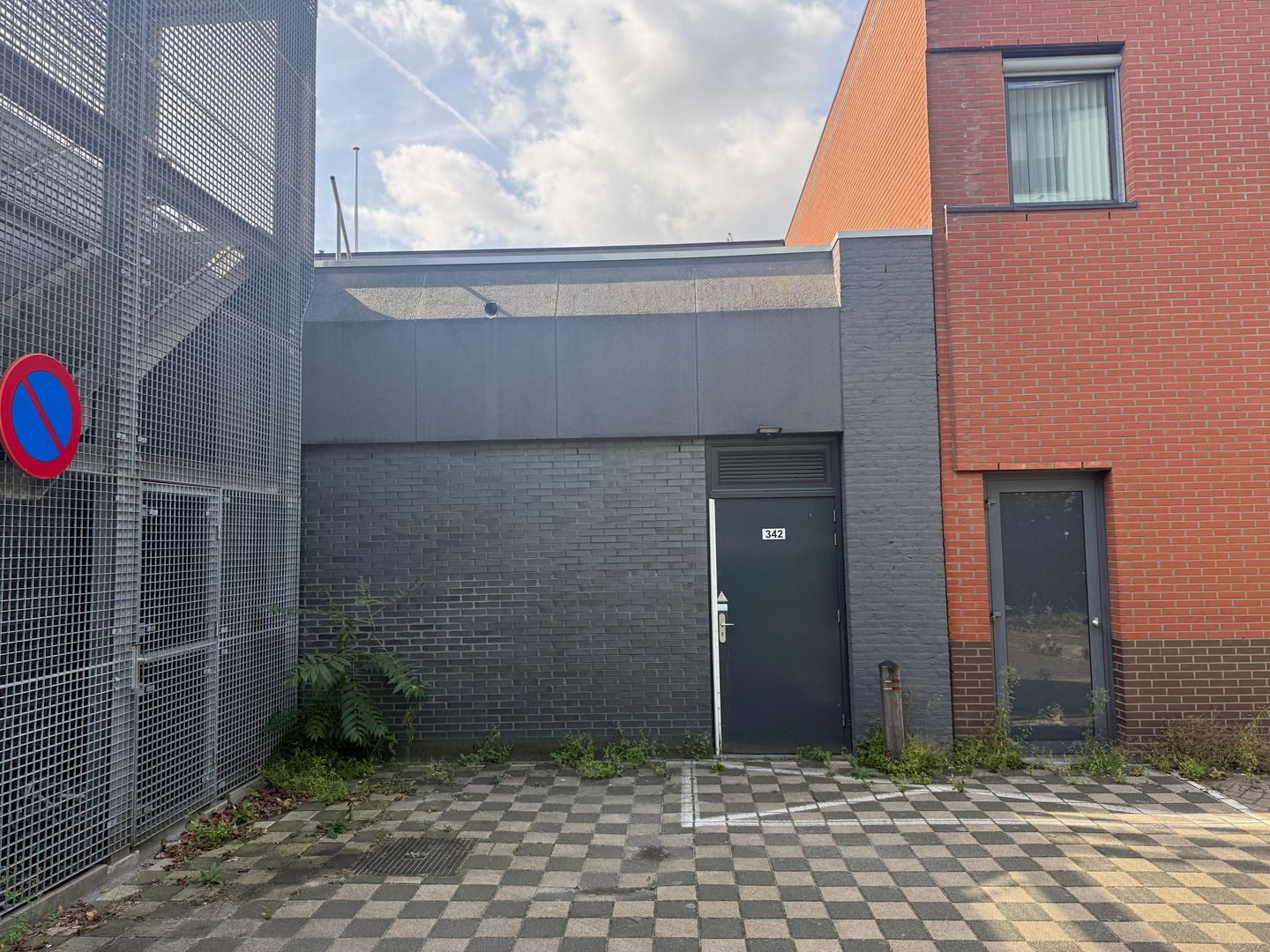 Bekijk foto 3 van Winkelcentrum Woensel 342-344
