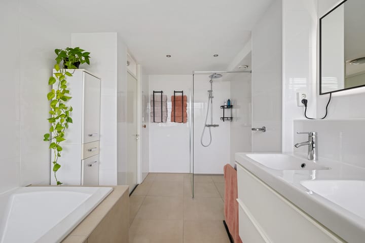 Hoekwoning te koop: Van der Vlugtstraat 1, Groningen