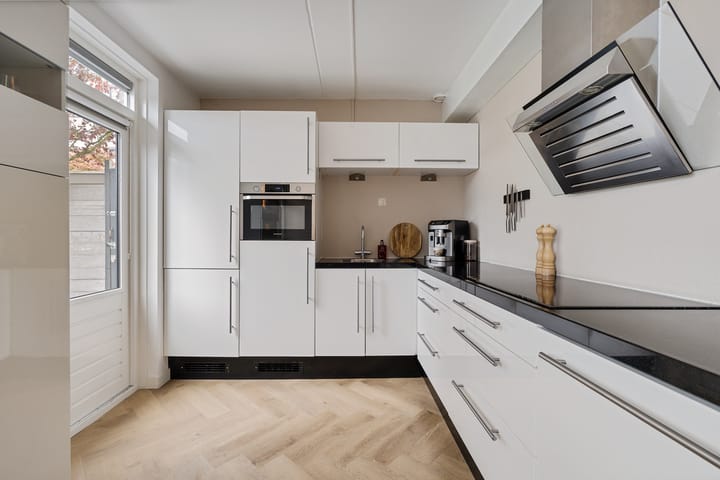 Hoekwoning te koop: Van der Vlugtstraat 1, Groningen
