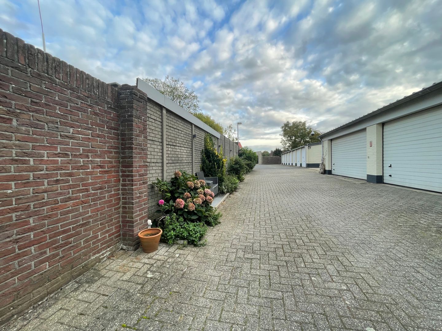 View photo 4 of Lokerstraat 44