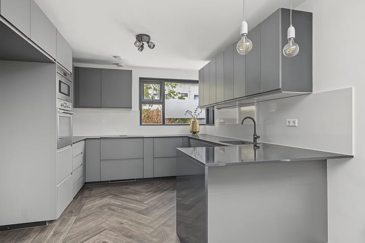 Tussenwoning te koop: Peggy Ashcroftstraat 48, Almere