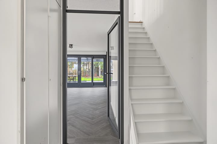 Tussenwoning te koop: Peggy Ashcroftstraat 48, Almere
