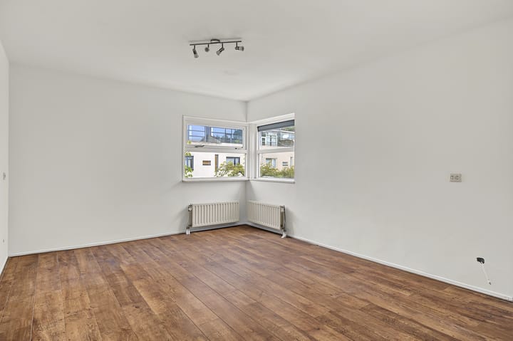 Tussenwoning te koop: Peggy Ashcroftstraat 48, Almere