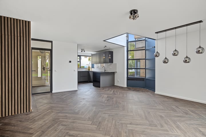 Tussenwoning te koop: Peggy Ashcroftstraat 48, Almere