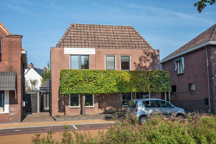 Hoekwoning te koop: Langestraat 108, Delden