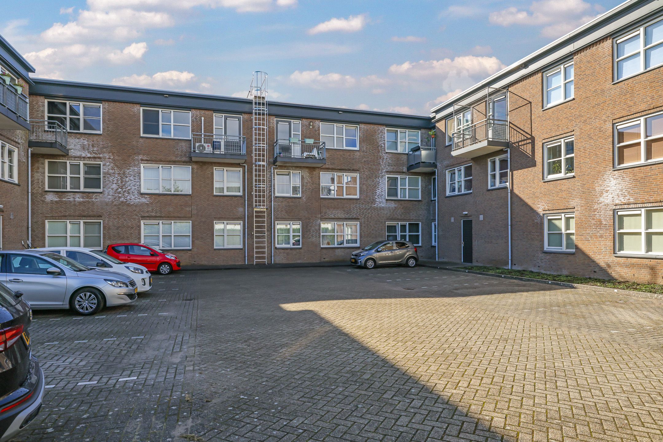 Photo 51 of Klappenburgstraat 3-P