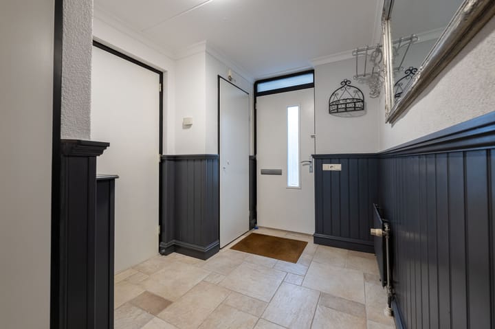 Tussenwoning te koop: Monnikweide 4, Hellevoetsluis
