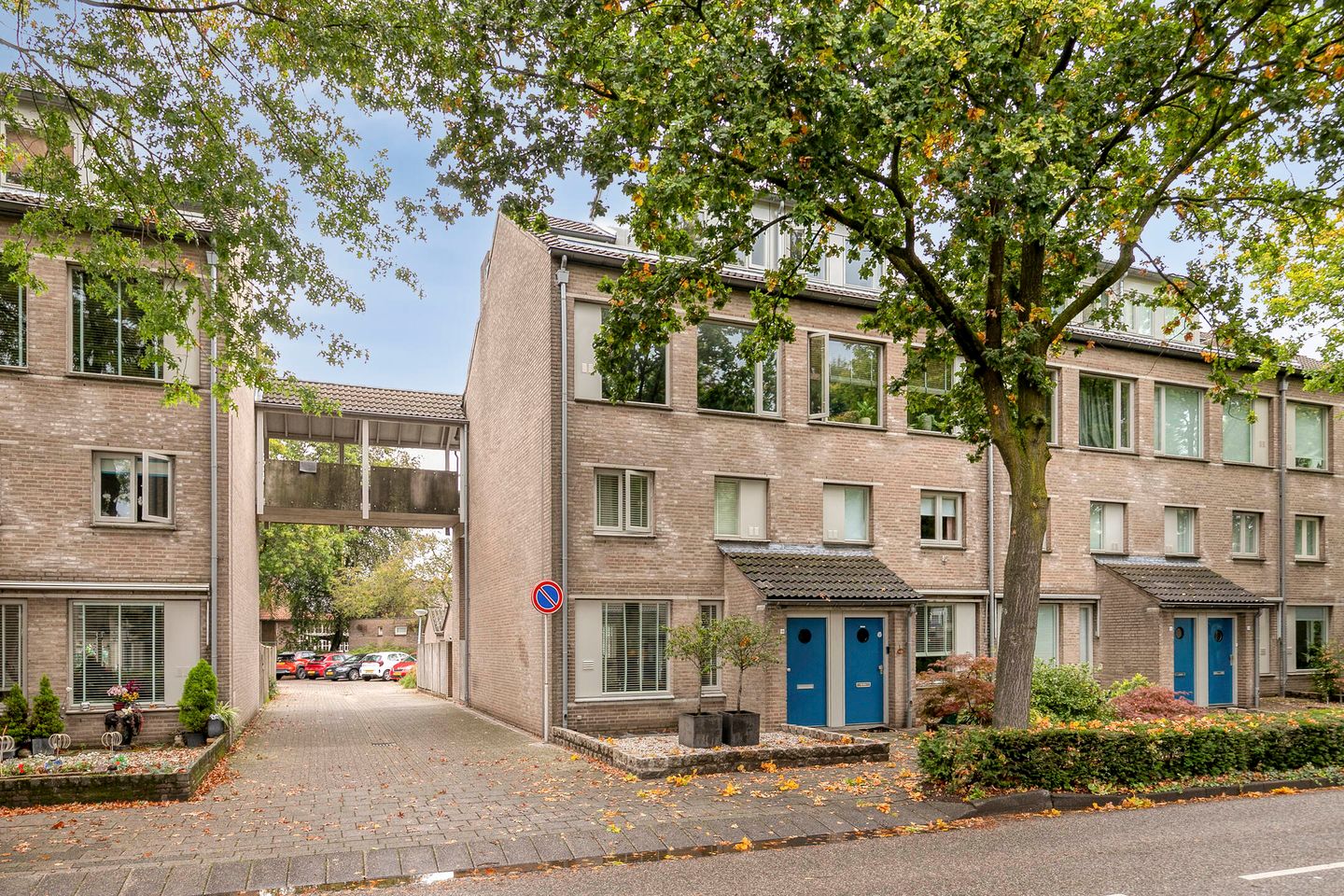 Photo 1 of Deken van Roestellaan 28