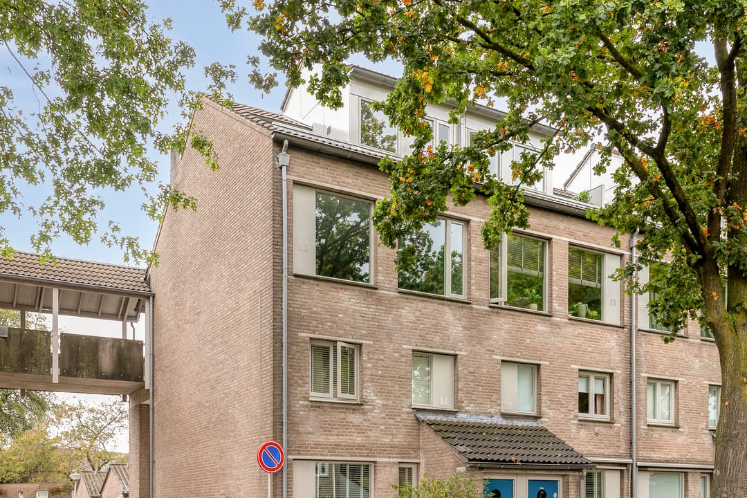 Photo 8 of Deken van Roestellaan 28