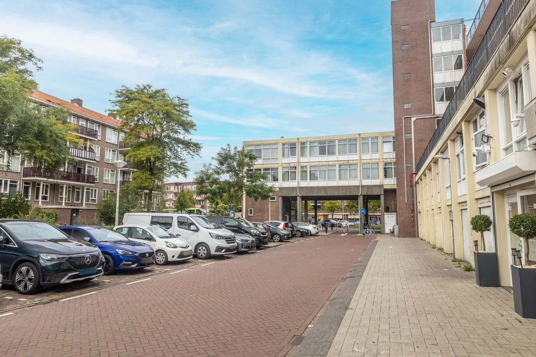 Photo 2 of Cornelis van Vollenhovenstraat 206