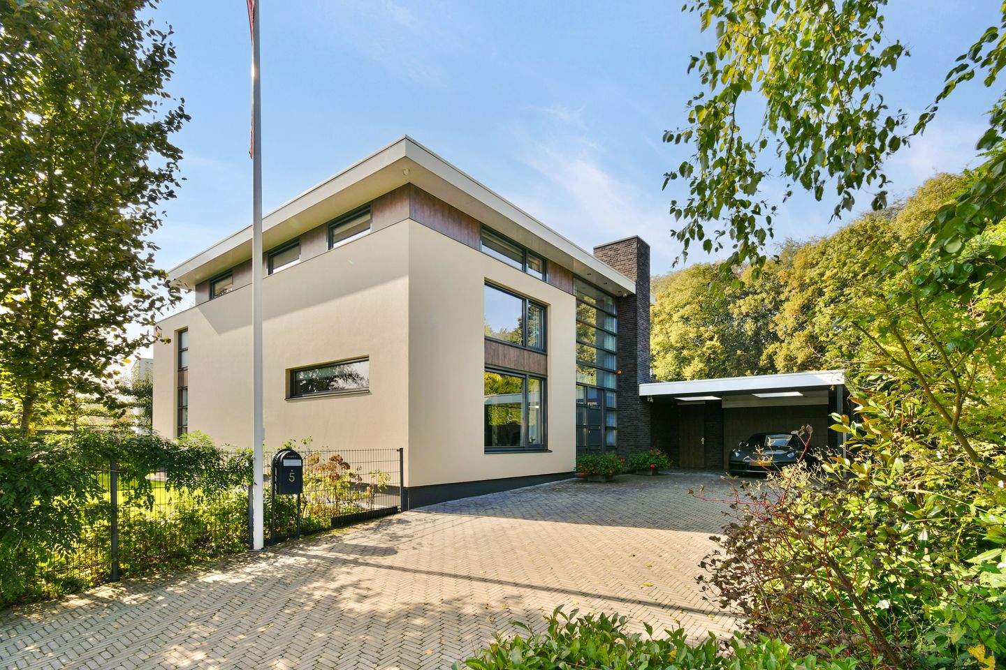 Foto 1 van Dennenlaan 5