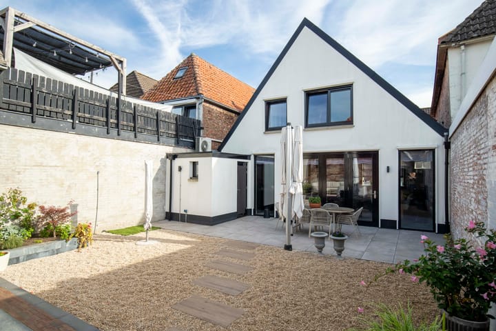 Tussenwoning te koop: Langestraat 76, Genemuiden