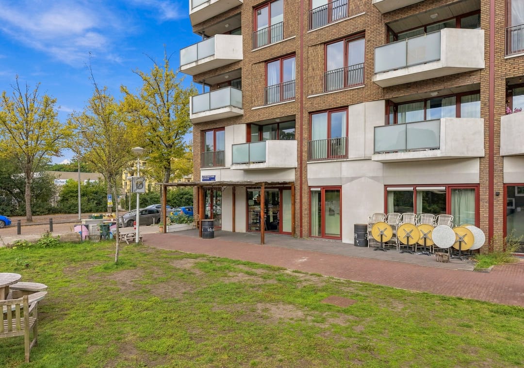 Photo 22 of Suze Robertsonstraat 75