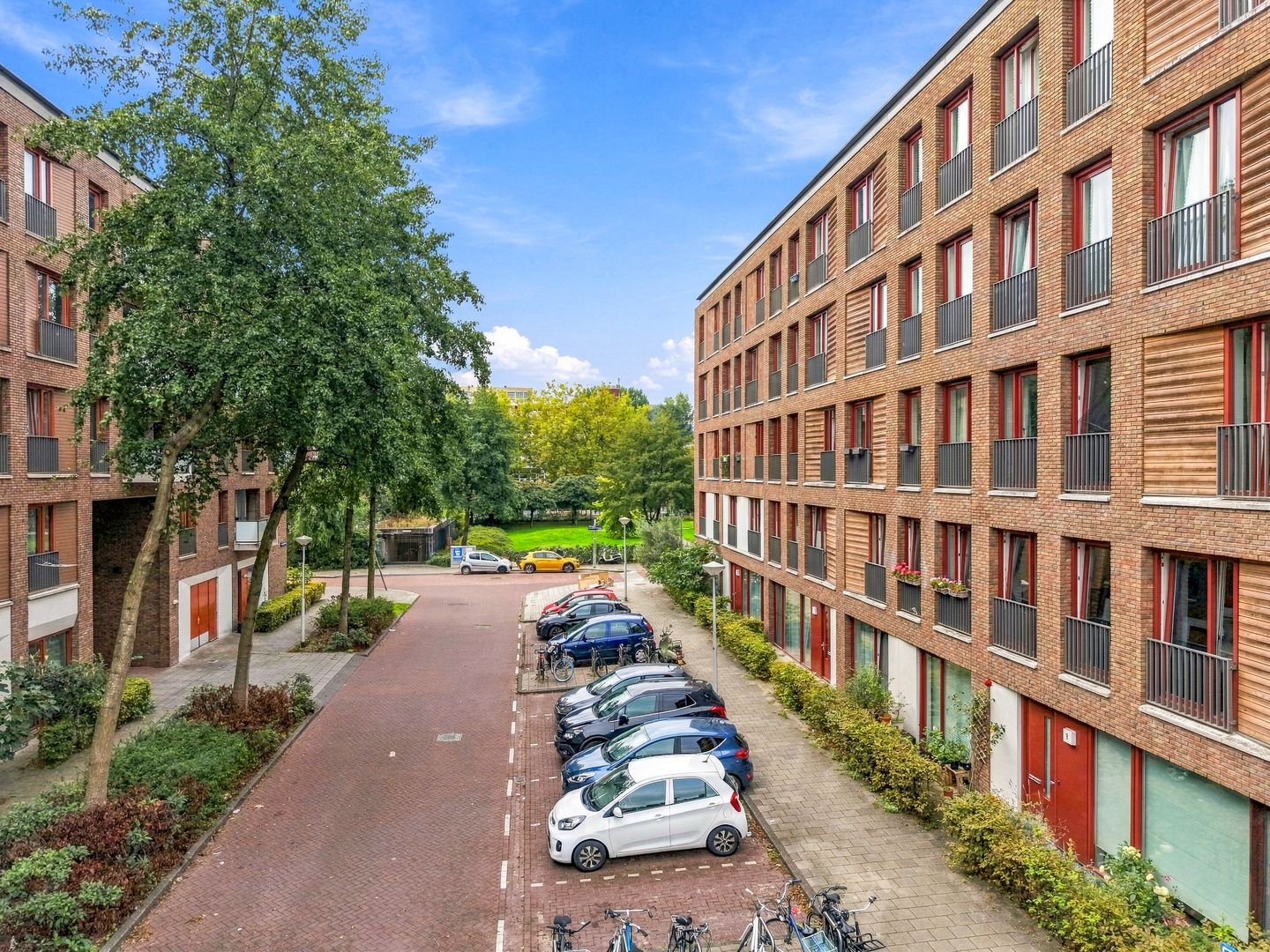 Photo 19 of Suze Robertsonstraat 75