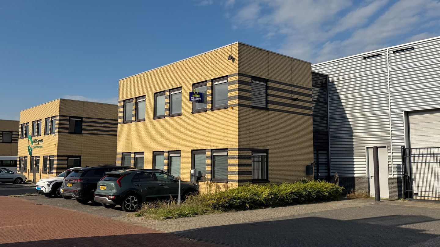Bekijk foto 2 van Hallenweg 36