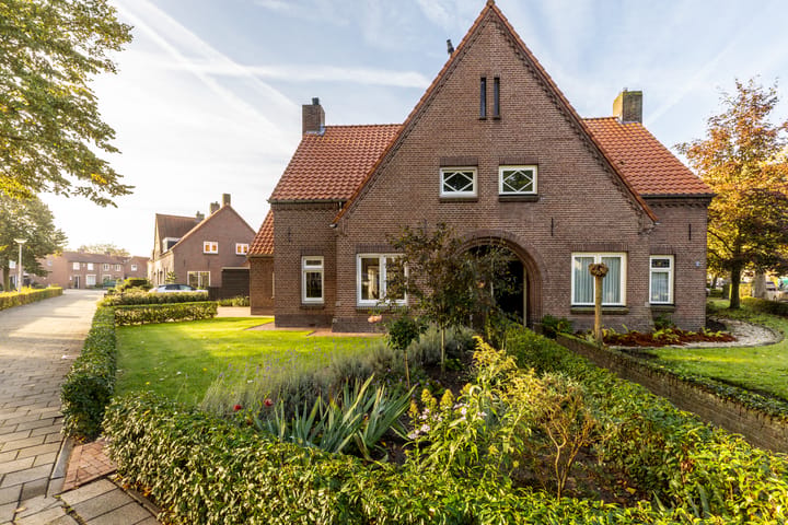 Twee-onder-één-kap te koop: de vier Uitersten 10, Oirschot