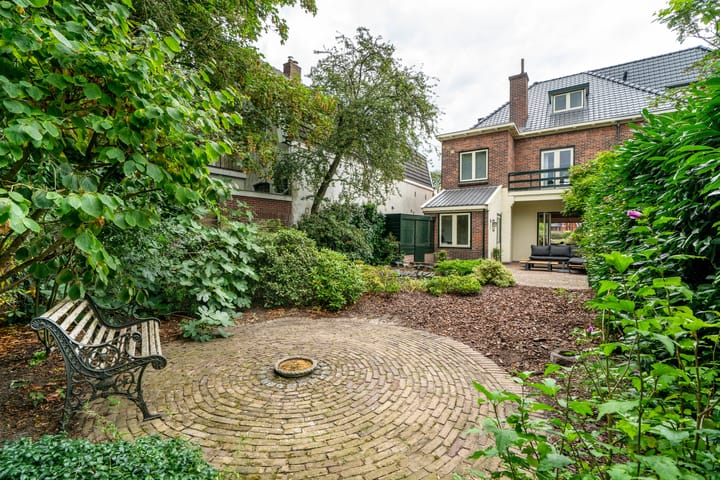 Tussenwoning te koop: Comeniuslaan 45, Bussum