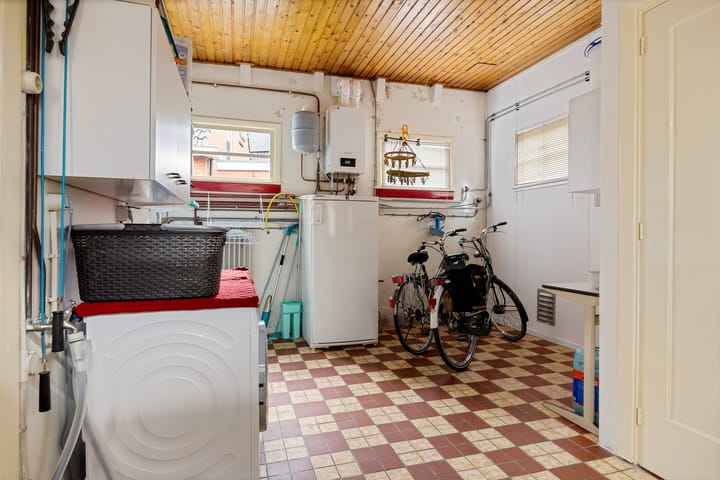 Twee-onder-één-kap te koop: Leeuwstraat 20, Uithuizen
