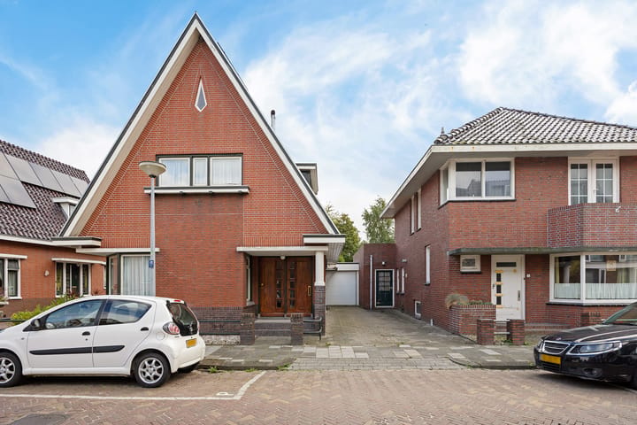 Twee-onder-één-kap te koop: Leeuwstraat 20, Uithuizen