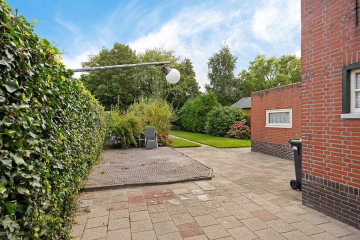 Twee-onder-één-kap te koop: Leeuwstraat 20, Uithuizen