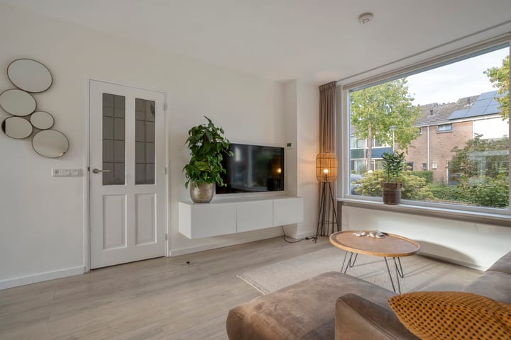 Tussenwoning te koop: Gloxiniaweg 5, Zwolle