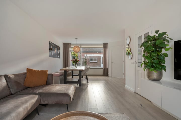 Tussenwoning te koop: Gloxiniaweg 5, Zwolle