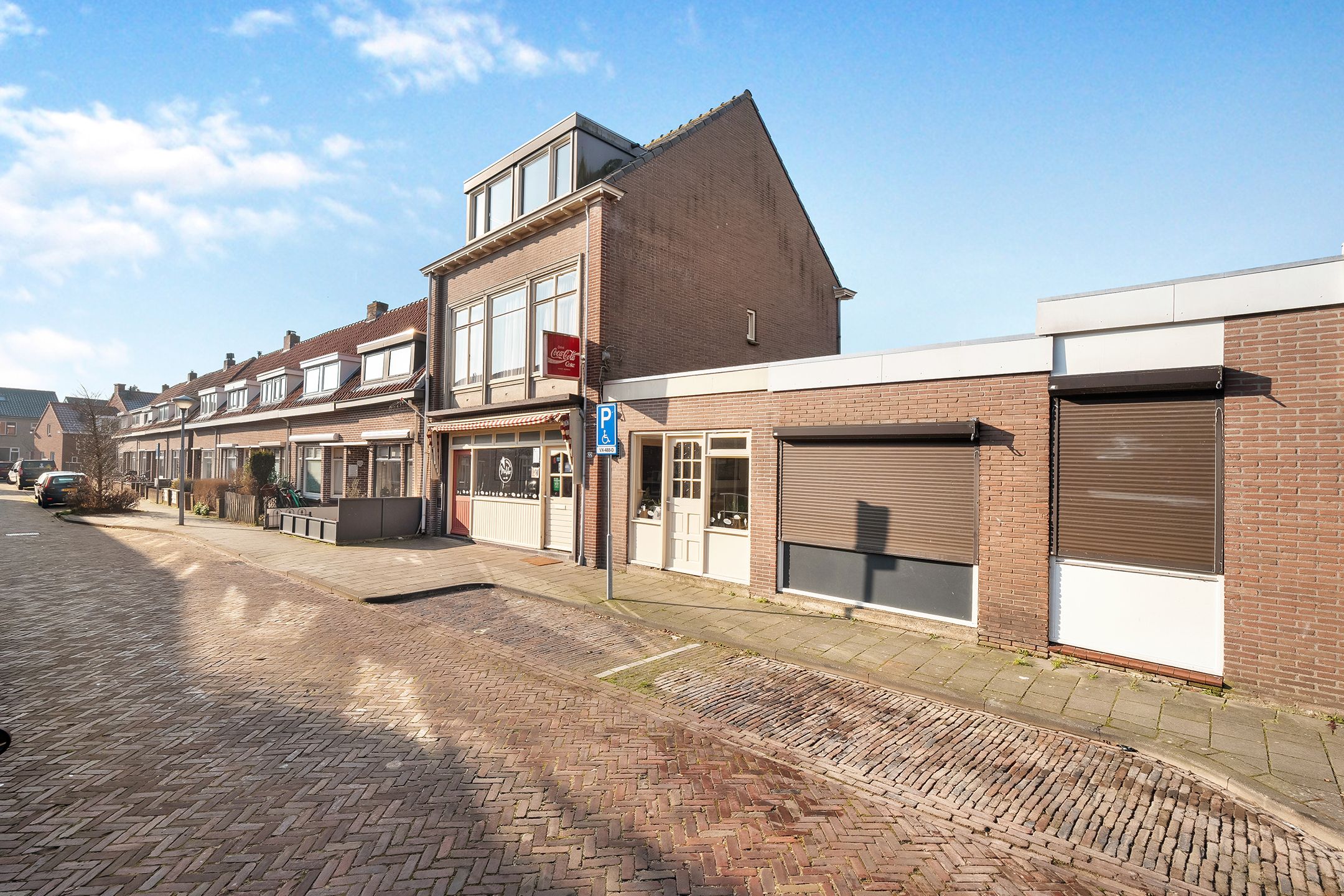 Photo 39 of Middelbuurtstraat 22