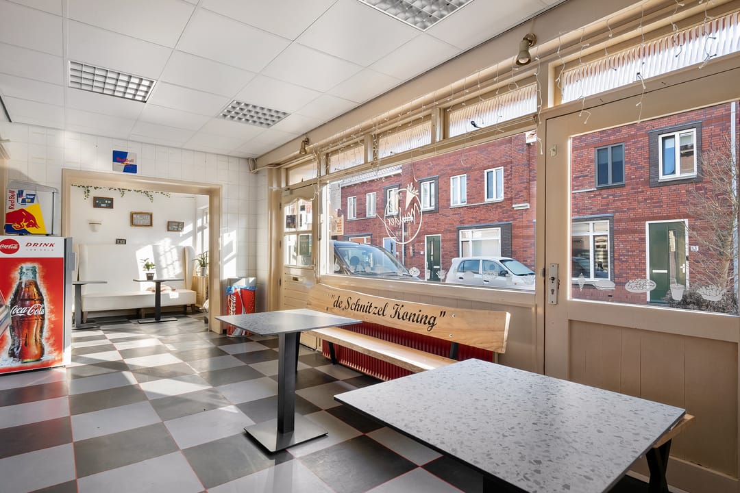 Photo 11 of Middelbuurtstraat 22