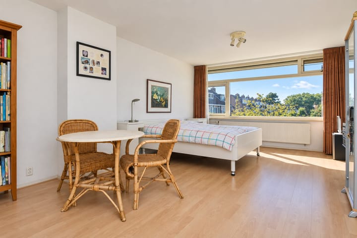 Tussenwoning te koop: Graaf Lodewijklaan 6, Leidschendam