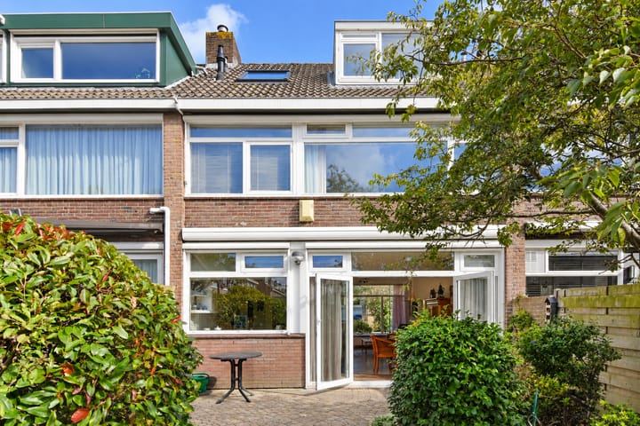 Tussenwoning te koop: Graaf Lodewijklaan 6, Leidschendam
